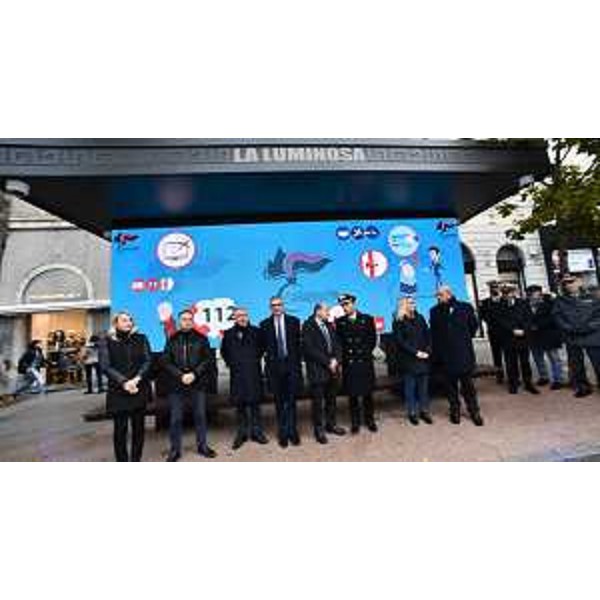 Foto di gruppo davanti alla Luminosa, - Foto di gruppo davanti alla Luminosa,