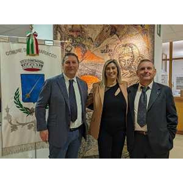 L'assessore regionale Cristina Amirante tra il sindaco di Premariacco Michele De Sabata e l'assessore comunale Antonio Michelutti - L'assessore regionale Cristina Amirante tra il sindaco di Premariacco Michele De Sabata e l'assessore comunale Antonio Michelutti