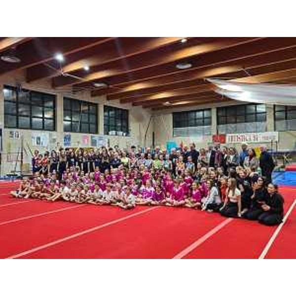 Foto di gruppo al termine dell'inaugurazione dell'annata sportiva 2024/25 di Artistica 81 - Foto di gruppo al termine dell'inaugurazione dell'annata sportiva 2024/25 di Artistica 81