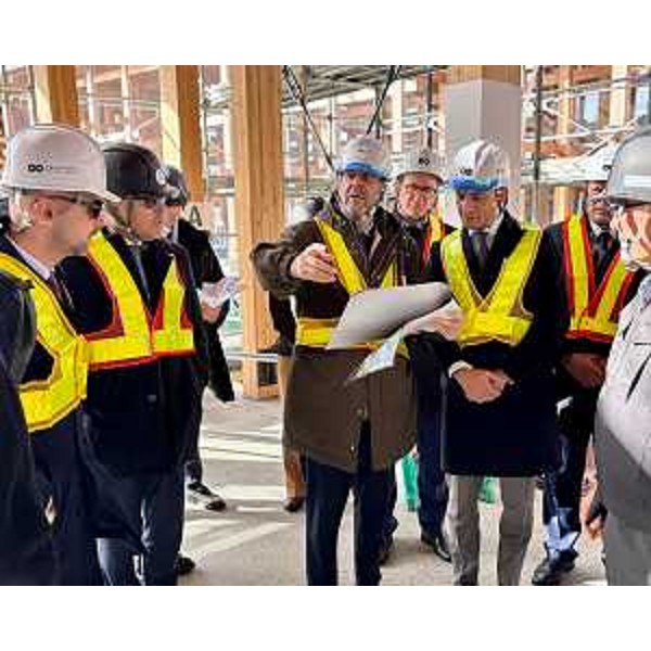 Il governatore Fedriga (al centro a destra) durante il sopralluogo al cantiere Expo di Osaka. - Il governatore Fedriga (al centro a destra) durante il sopralluogo al cantiere Expo di Osaka.