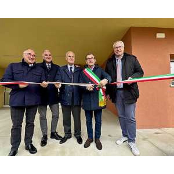 Il presidente del Cr Fvg, Mauro Bordin, primo da destra nella foto, accanto al sindaco di Tavagnacco Giovanni Cucci, ai vertici di Hera Servizi Energia e al consigliere regionale Moreno Lirutti, primo da sinistra - Il presidente del Cr Fvg, Mauro Bordin, primo da destra nella foto, accanto al sindaco di Tavagnacco Giovanni Cucci, ai vertici di Hera Servizi Energia e al consigliere regionale Moreno Lirutti, primo da sinistra