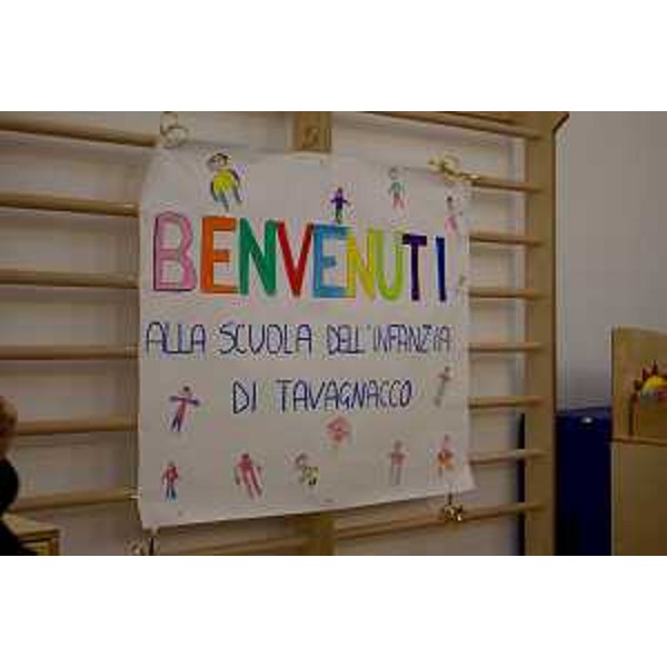 Lo striscione di benvenuto realizzato dai bambini - Lo striscione di benvenuto realizzato dai bambini