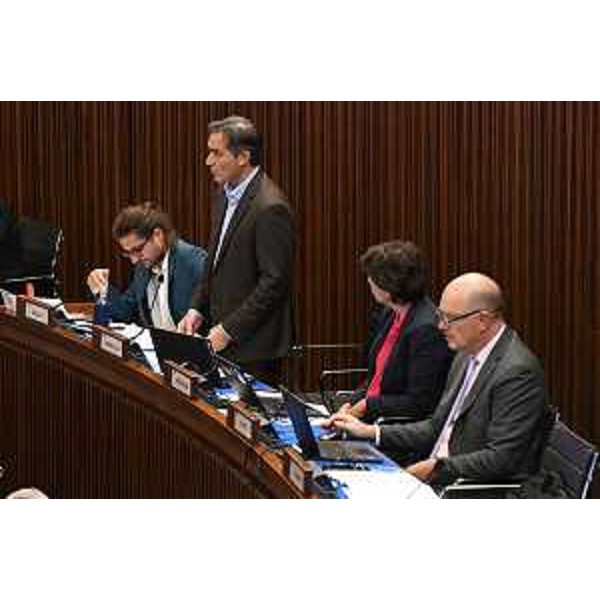 Il capogruppo Massimo Moretuzzo accanto ai consiglieri del Patto per l'Autonomia-Civica Fvg - Il capogruppo Massimo Moretuzzo accanto ai consiglieri del Patto per l'Autonomia-Civica Fvg