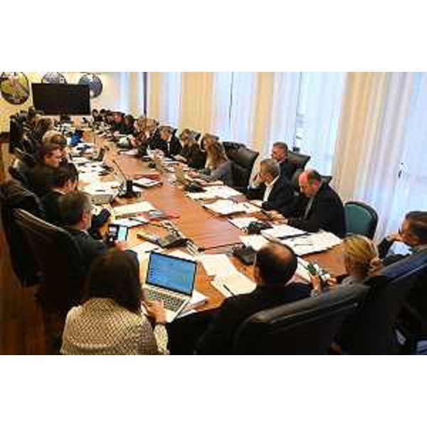 La seduta della I Commissione presieduta da Alessandro Basso (FdI) e riunita in sala Gialla - La seduta della I Commissione presieduta da Alessandro Basso (FdI) e riunita in sala Gialla