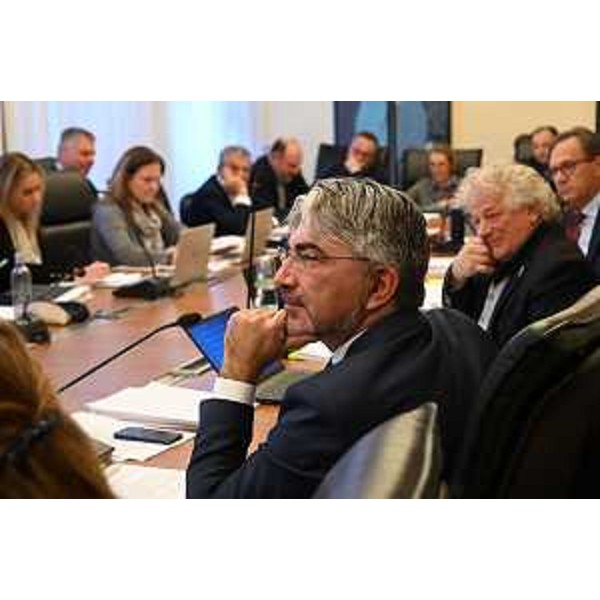 La I Commissione integrata discute i documenti di Bilancio in sala gialla del Consiglio regionale - La I Commissione integrata discute i documenti di Bilancio in sala gialla del Consiglio regionale