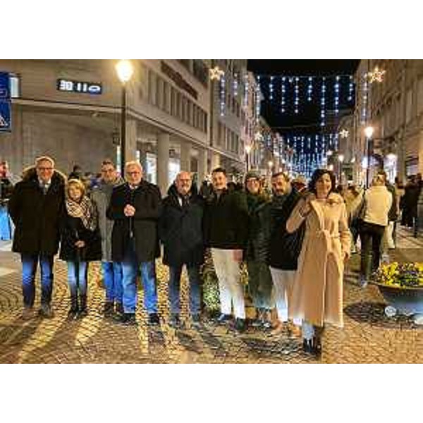 L'accensione delle luminarie di Natale a Gorizia alla presenza dell'assessore regionale Sebastriano Callari - L'accensione delle luminarie di Natale a Gorizia alla presenza dell'assessore regionale Sebastriano Callari