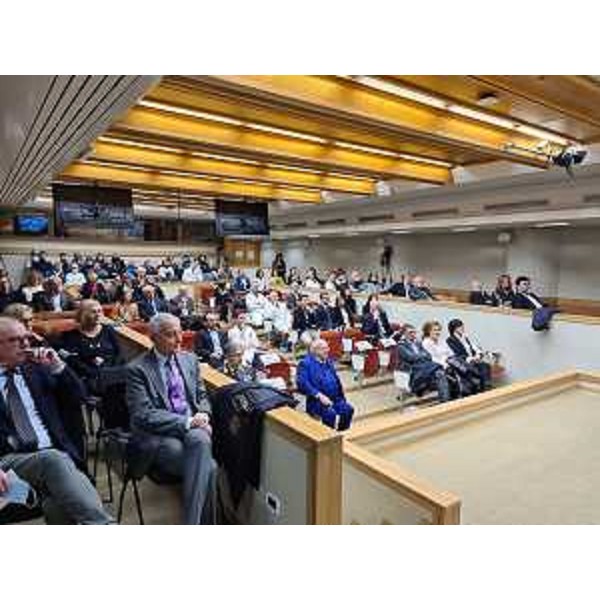 Il pubblico che ha partecipato all'evento nella sala convegni del Cro di Aviano in occasione della giornata di celebrazioni per i 40 anni di fondazione - Il pubblico che ha partecipato all'evento nella sala convegni del Cro di Aviano in occasione della giornata di celebrazioni per i 40 anni di fondazione