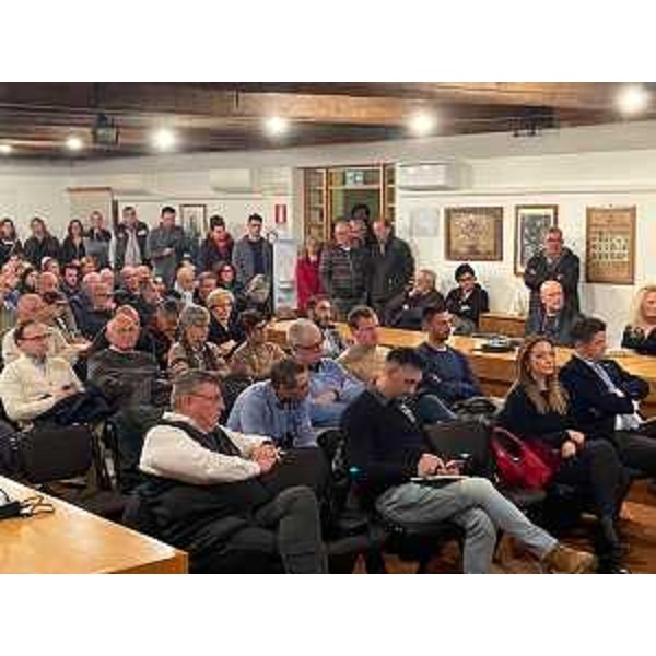 La platea degli intervenuti al dibattito pubblico sul Tagliamento a Varmo - La platea degli intervenuti al dibattito pubblico sul Tagliamento a Varmo