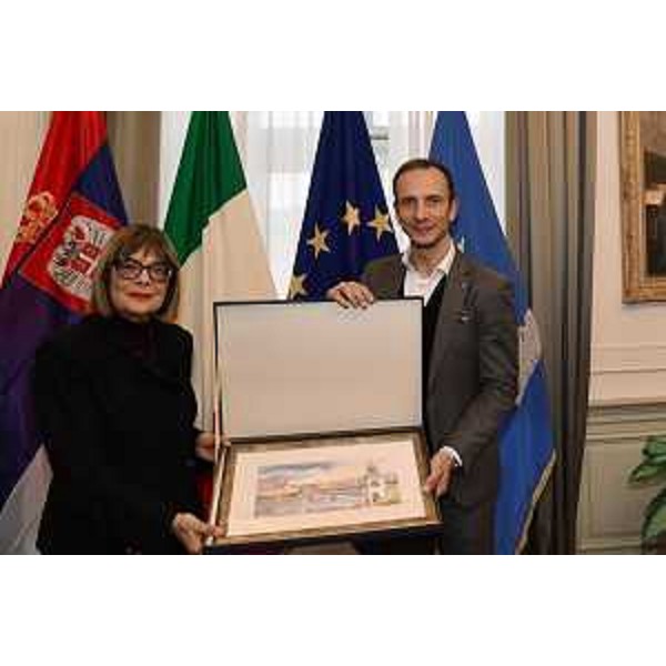 Il governatore del Friuli Venezia Giulia Massimiliano Fedriga con la governatrice della Voivodina Maja Gojkovic - Il governatore del Friuli Venezia Giulia Massimiliano Fedriga con la governatrice della Voivodina Maja Gojkovic 