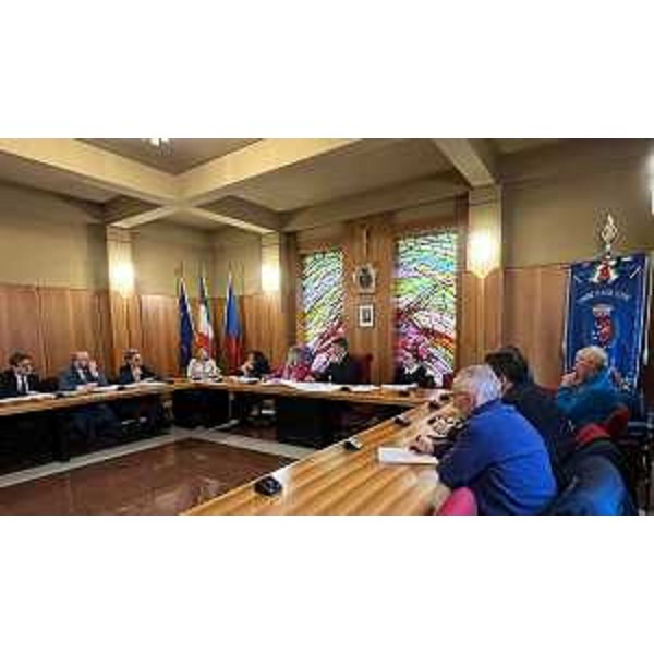 L'assessore regionale alle Infrastrutture Crisitina Amirante durante l'incontro con il sindaco di Arta Terme e l'Anas per la viabilità lungo la Statale 52 bis - L'assessore regionale alle Infrastrutture Crisitina Amirante durante l'incontro con il sindaco di Arta Terme e l'Anas per la viabilità lungo la Statale 52 bis