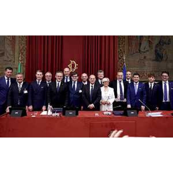 I rappresentanti della Conferenza dei presidenti delle Assemblee legislative delle Regioni e delle Province autonome; quarto da destra, il vicepresidente del Cr Fvg Francesco Russo - I rappresentanti della Conferenza dei presidenti delle Assemblee legislative delle Regioni e delle Province autonome; quarto da destra, il vicepresidente del Cr Fvg Francesco Russo