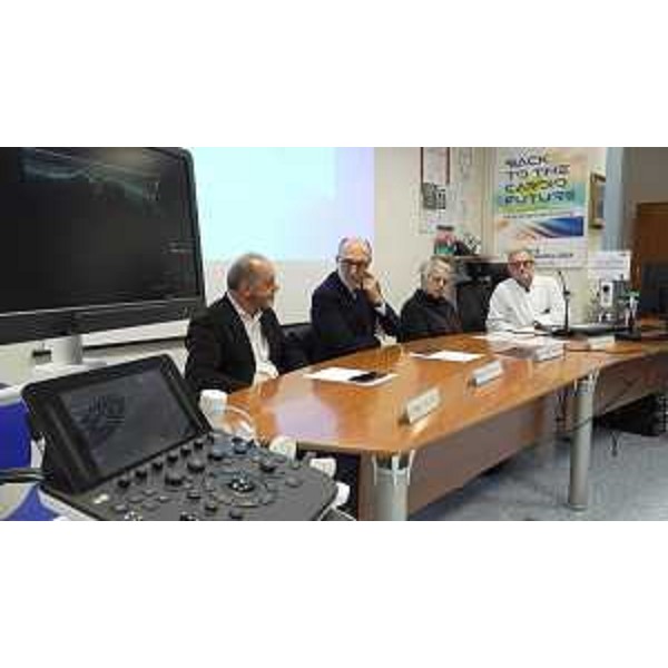 Un momento della presentazione dell'ecografo donato dalla Fondazione CRTrieste alla struttura di reumatologia dell'ospedale di Cattinara - Un momento della presentazione dell'ecografo donato dalla Fondazione CRTrieste alla struttura di reumatologia dell'ospedale di Cattinara