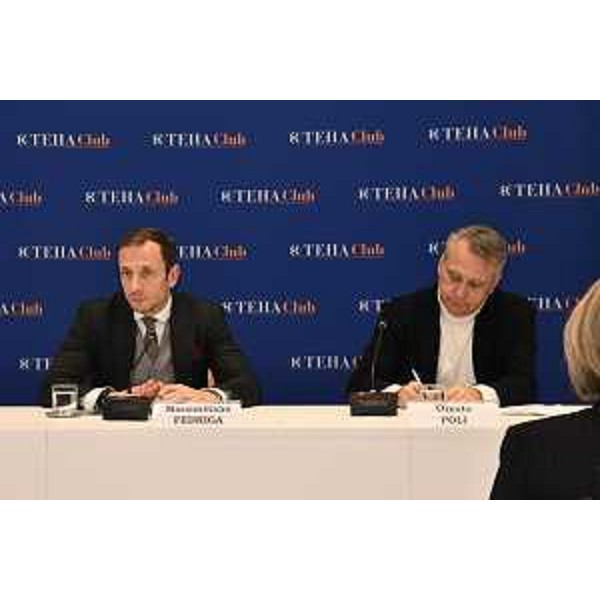 Il governatore Massimiliano Fedriga all'incontro promosso TEHA Club con il moderatore Oreste Poli - Il governatore Massimiliano Fedriga all'incontro promosso TEHA Club con il moderatore Oreste Poli