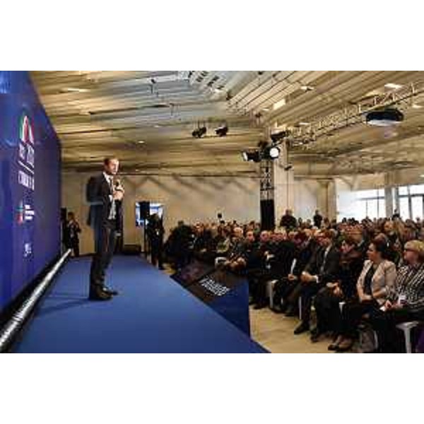 Il governatore del Friuli Venezia Giulia Massimiliano Fedriga sul palco della Stazione Marittima - Il governatore del Friuli Venezia Giulia Massimiliano Fedriga sul palco della Stazione Marittima