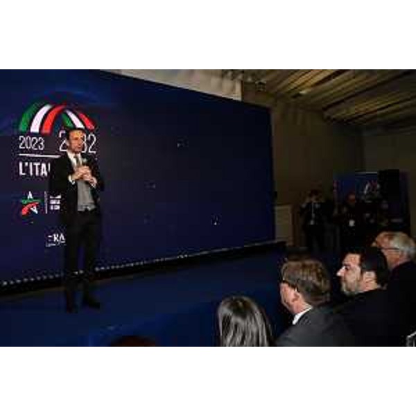 Il governatore del Friuli Venezia Giulia Massimiliano Fedriga sul palco della Stazione Marittima - Il governatore del Friuli Venezia Giulia Massimiliano Fedriga sul palco della Stazione Marittima