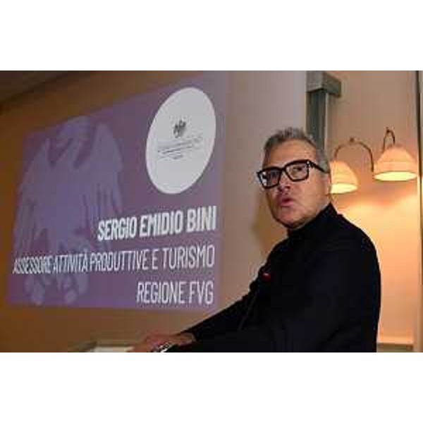 L'assessore Sergio Emidio Bini durante il suo intervento - L'assessore Sergio Emidio Bini durante il suo intervento