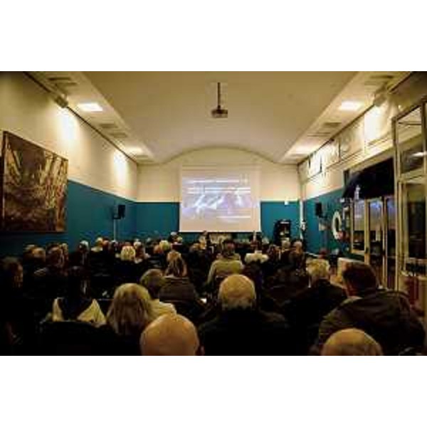 La sala di villa Dora, a San Giorgio di Nogaro, gremita di gente per il convegno "Navigare nel futuro, le ultime novità per la nautica da diporto" - La sala di villa Dora, a San Giorgio di Nogaro, gremita di gente per il convegno "Navigare nel futuro, le ultime novità per la nautica da diporto"