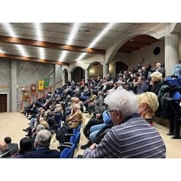 Il pubblico presente all'incontro svoltosi all'auditorium Aldo Moro di Cordenons - Il pubblico presente all'incontro svoltosi all'auditorium Aldo Moro di Cordenons