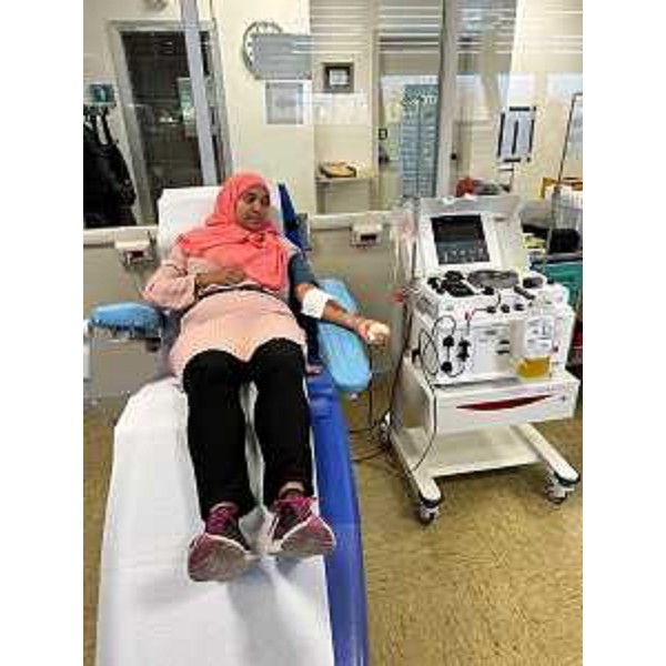 Fatema mentre dona il sangue - Fatema mentre dona il sangue