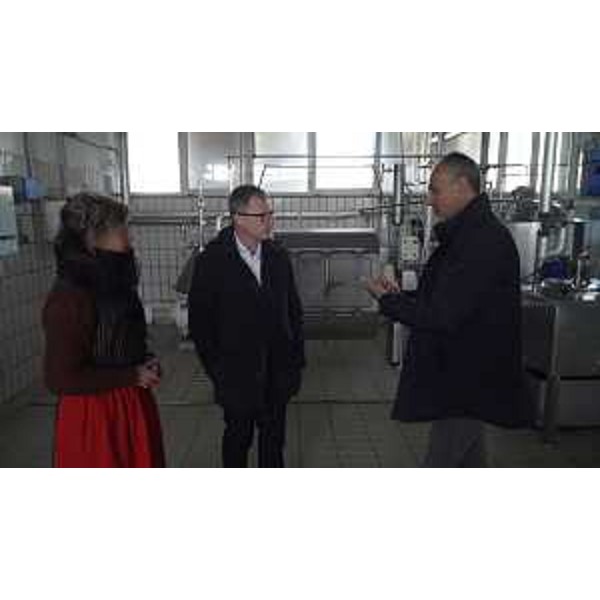 Lassessore alle Risorse agroalimentari, forestali e ittiche Stefano Zannier allinaugurazione del nuovo punto vendita del caseificio di Enemonzo - Lassessore alle Risorse agroalimentari, forestali e ittiche Stefano Zannier allinaugurazione del nuovo punto vendita del caseificio di Enemonzo