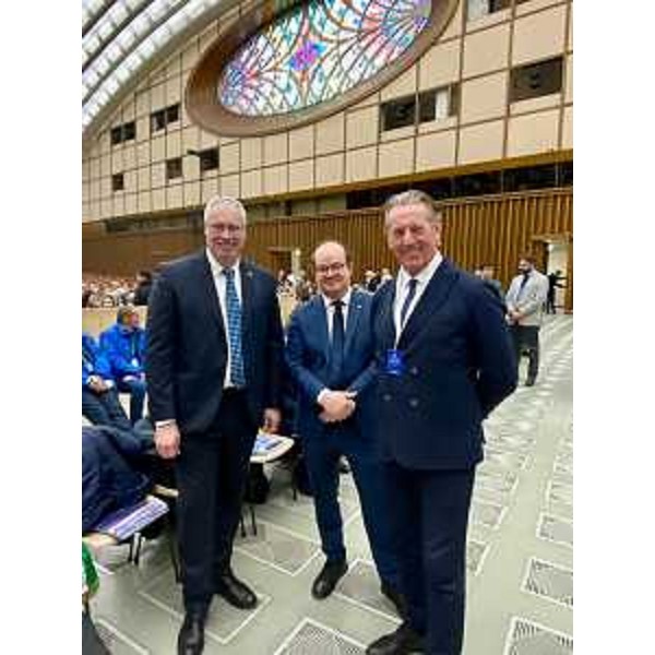 Da sinistra: il presidente del Consiglio regionale Mauro Bordin, il vicegovernatore del Friuli Venezia Giulia Mario Anzil e l'assessore regionale alla Difesa dell'ambiente Fabio Scoccimarro. - Da sinistra: il presidente del Consiglio regionale Mauro Bordin, il vicegovernatore del Friuli Venezia Giulia Mario Anzil e l'assessore regionale alla Difesa dell'ambiente Fabio Scoccimarro.