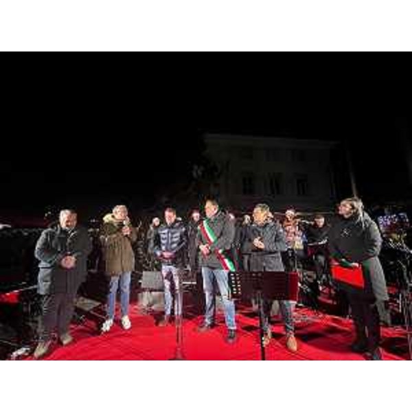 L'assessore Roberti interviene all'inaugurazione della rinnovata piazza di Cormons - L'assessore Roberti interviene all'inaugurazione della rinnovata piazza di Cormons