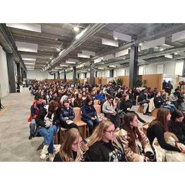 La platea del Salone delle professioni e delle competenze - La platea del Salone delle professioni e delle competenze