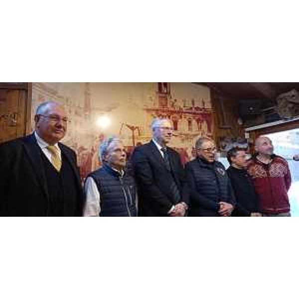 Un'altra foto di gruppo al termine della cerimonia - Un'altra foto di gruppo al termine della cerimonia