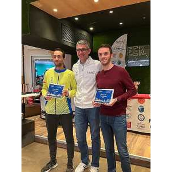 L'assessori Roberti premia alcuni partecipanti al Trofeo Trieste - L'assessori Roberti premia alcuni partecipanti al Trofeo Trieste