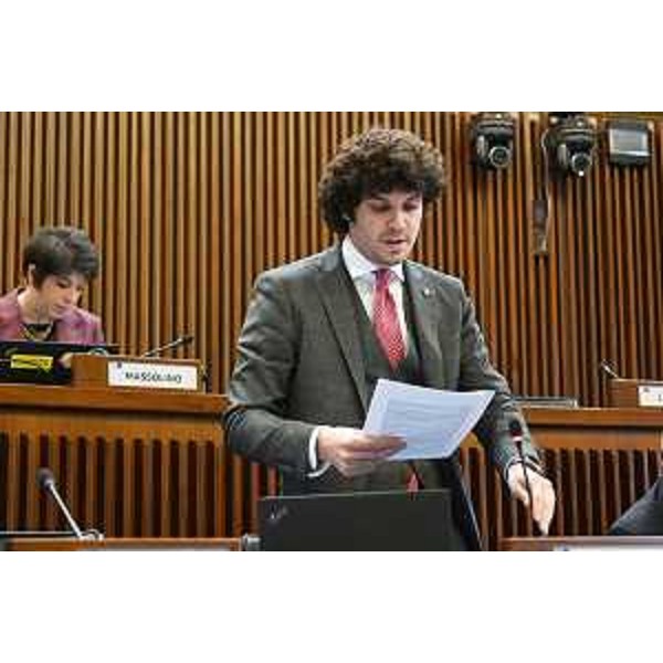 Simone Polesello (Fp) illustra all'Aula il Bilancio di previsione del Cr Fvg 2025-2027 - Simone Polesello (Fp) illustra all'Aula il Bilancio di previsione del Cr Fvg 2025-2027