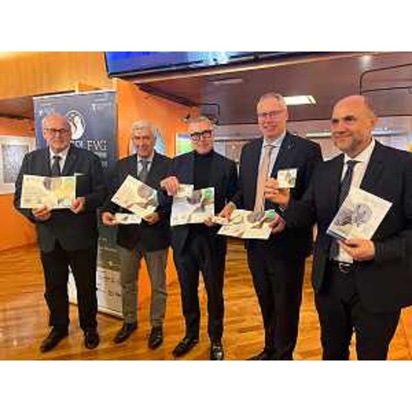 Da sinistra: il sindaco di Gorizia Rodolfo Ziberna, i presidente del Comitato Fvg dell'Unpli Pietro De Marchi, l'assessore regionale alle Attività produttive e turismo Sergio Emidio Bini, il presidente del Consiglio regionale Mauro Bordin e il presidente nazionale dell'Unpli Antonino La Spina. - Da sinistra: il sindaco di Gorizia Rodolfo Ziberna, i presidente del Comitato Fvg dell'Unpli Pietro De Marchi, l'assessore regionale alle Attività produttive e turismo Sergio Emidio Bini, il presidente del Consiglio regionale Mauro Bordin e il presidente nazionale dell'Unpli Antonino La Spina.