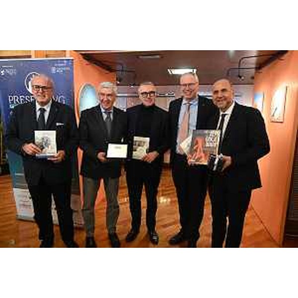 Da sinisitra, il sindaco di Gorizia, Rodolfo Ziberna, il presidente Unpli Fvg, Pietro De Marchi, l'assessore Fvg al Turismo, Sergio Emidio Bini, il presidente del Cr Fvg, Mauro Bordin, e Antonio La Spina, presidente nazionale Unpli - Da sinisitra, il sindaco di Gorizia, Rodolfo Ziberna, il presidente Unpli Fvg, Pietro De Marchi, l'assessore Fvg al Turismo, Sergio Emidio Bini, il presidente del Cr Fvg, Mauro Bordin, e Antonio La Spina, presidente nazionale Unpli