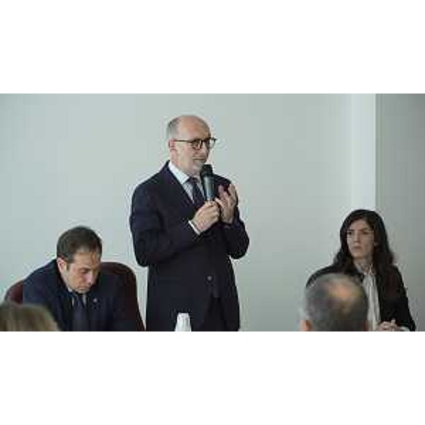 L'assessore Riccardi nel corso del suo intervento - L'assessore Riccardi nel corso del suo intervento