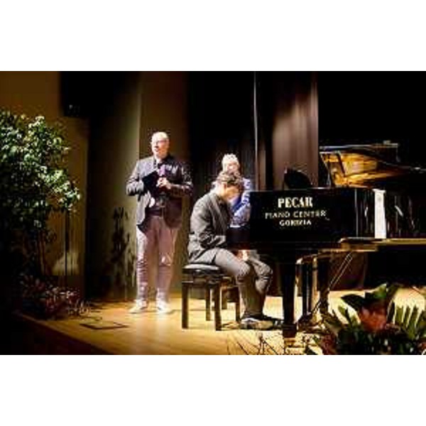 Il presidente del Cr Fvg, Mauro Bordin, e alle sue spalle il presidente del Circolo culturale S. Clemente, Filippo Conchione, a Povoletto - Il presidente del Cr Fvg, Mauro Bordin, e alle sue spalle il presidente del Circolo culturale S. Clemente, Filippo Conchione, a Povoletto