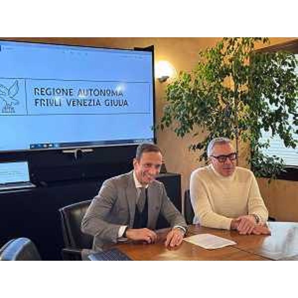 Il governatore del Fvg Massimiliano Fedriga e l'assessore alle Attività produttive e Turismo Sergio Emidio Bini - Il governatore del Fvg Massimiliano Fedriga e l'assessore alle Attività produttive e Turismo Sergio Emidio Bini