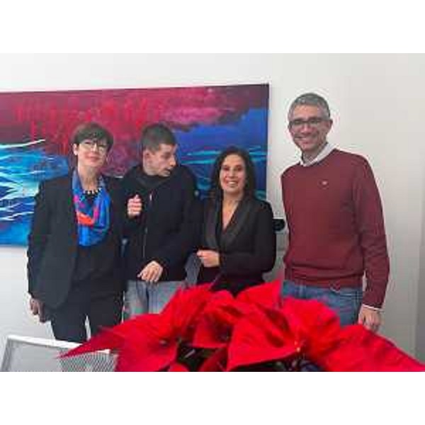 Roberti con l'artista Alessandro Baisero e la presidente di Progetto autismo Fvg Elena Bulfone - Roberti con l'artista Alessandro Baisero e la presidente di Progetto autismo Fvg Elena Bulfone