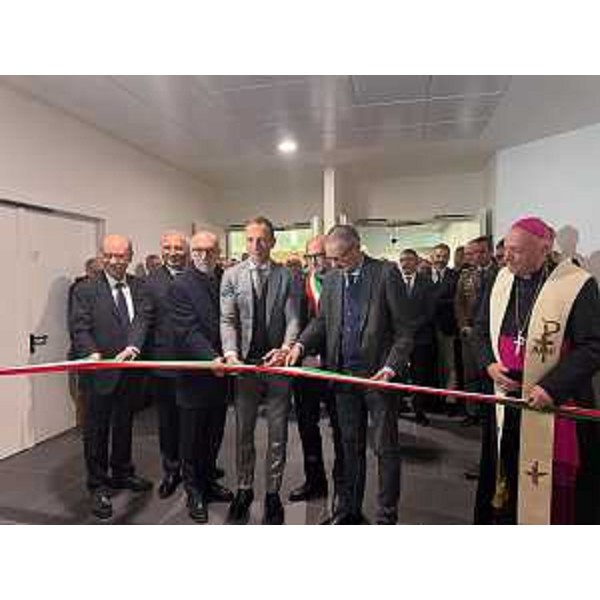 Il taglio del nastro all'ospedale "Santa Maria degli Angeli" di Pordenone - Il taglio del nastro all'ospedale "Santa Maria degli Angeli" di Pordenone
