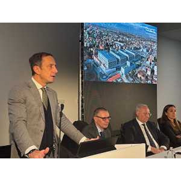 Il governatore Fedriga durante il suo intervento a Pordenone - Il governatore Fedriga durante il suo intervento a Pordenone