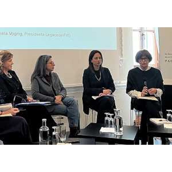 L'assessore Rosolen (la prima a destra) nel corso del suo intervento - L'assessore Rosolen (la prima a destra) nel corso del suo intervento 