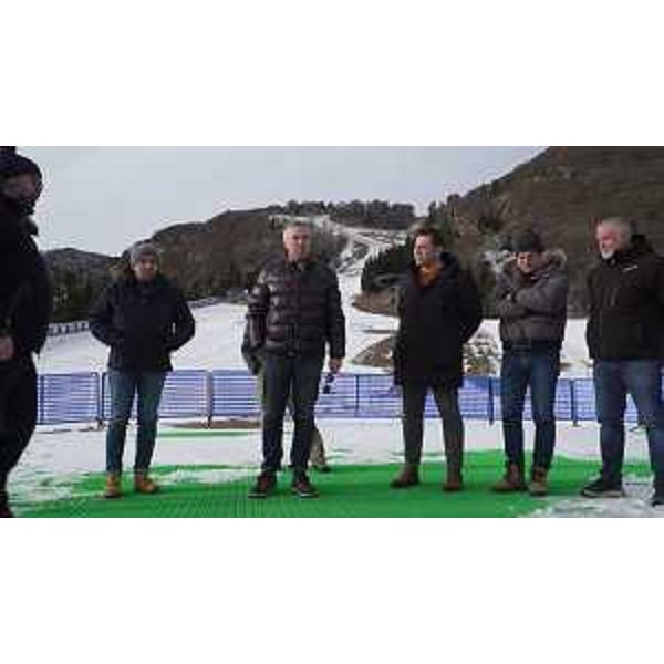 Il sopralluogo dell'assessore regionale Sergio Emidio Bini alla nuova pista in erba sintetica - Il sopralluogo dell'assessore regionale Sergio Emidio Bini alla nuova pista in erba sintetica 