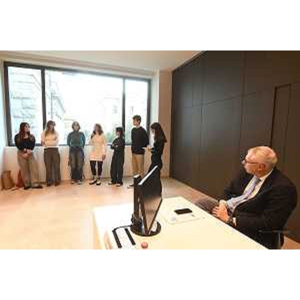 Il presidente Bordin ascolta gli interventi dei giovani - Il presidente Bordin ascolta gli interventi dei giovani