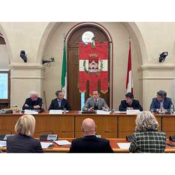 Un momento dell'incontro di oggi in Municipio a Pordenone per la sigla del'accordo, alla presenza del Governatore Massimiliano Fedriga - Un momento dell'incontro di oggi in Municipio a Pordenone per la sigla del'accordo, alla presenza del Governatore Massimiliano Fedriga