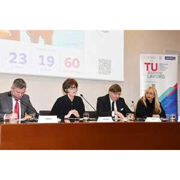 L'assessore Rosolen nel corso del suo intervento - L'assessore Rosolen nel corso del suo intervento