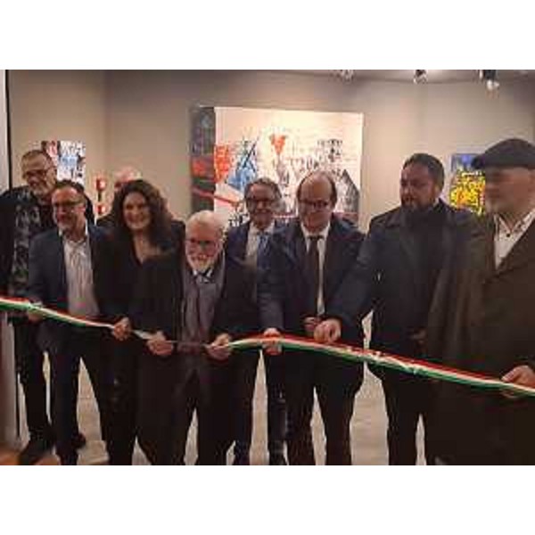 Il taglio del nastro dello spazio espositivo "Art impact" a Udine all'interno del centro commerciale Città fiera - Il taglio del nastro dello spazio espositivo "Art impact" a Udine all'interno del centro commerciale Città fiera