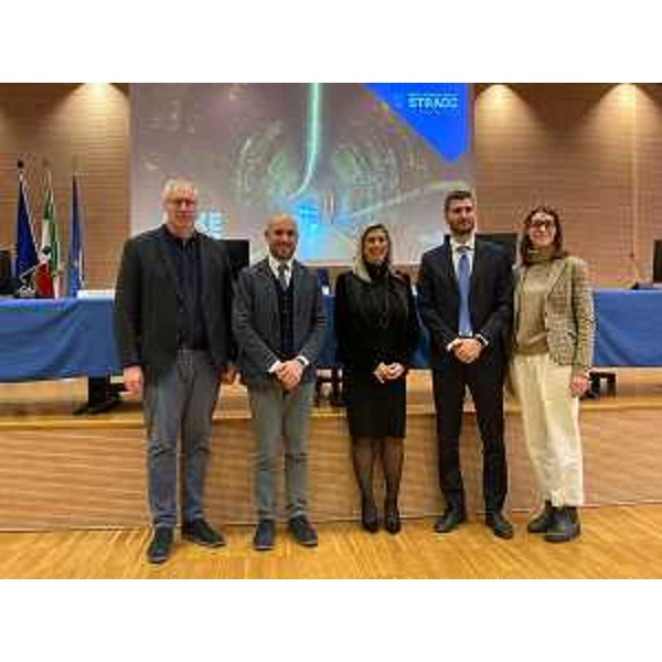 Il presidente Bordin, primo da sinistra, nella foto di gruppo con i vertici di Fvg Strade e con l'assessore Amirante - Il presidente Bordin, primo da sinistra, nella foto di gruppo con i vertici di Fvg Strade e con l'assessore Amirante