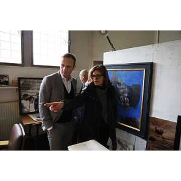 Il governatore Fedriga e Alessandra Zigaina nello studio del padre di quest'ultima - Il governatore Fedriga e Alessandra Zigaina nello studio del padre di quest'ultima