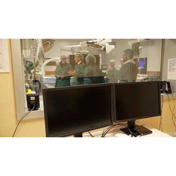 L'assessore regionale Riccardo Riccardi (primo a sinistra) visita la Sala ibrida di Cattinara - L'assessore regionale Riccardo Riccardi (primo a sinistra) visita la Sala ibrida di Cattinara