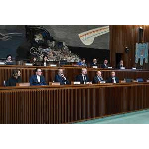 Il tavolo dei relatori con, da sx, Barbara Clama (Ora), Mario Trampus (Corecom), Francesco Russo (vp Cr), Mauro Bordin (pres Cr), Arrigo De Pauli (DifCivico) ed Enrico Sbriglia (Garante) - Il tavolo dei relatori con, da sx, Barbara Clama (Ora), Mario Trampus (Corecom), Francesco Russo (vp Cr), Mauro Bordin (pres Cr), Arrigo De Pauli (DifCivico) ed Enrico Sbriglia (Garante)