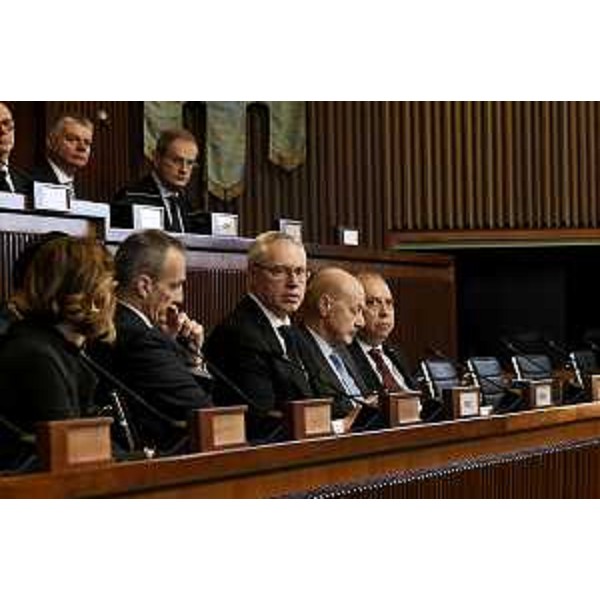 Al centro il presidente del Consiglio regionale, Mauro Bordin, con il vicepresidente Francesco Russo e i presidenti degli Organi di garanzia. - Al centro il presidente del Consiglio regionale, Mauro Bordin, con il vicepresidente Francesco Russo e i presidenti degli Organi di garanzia.