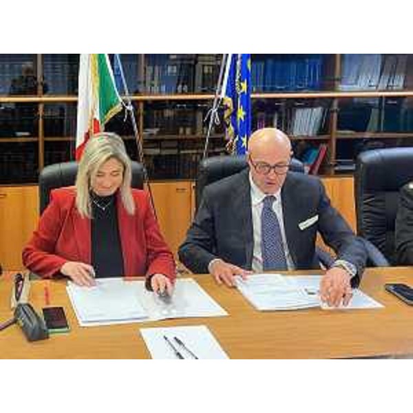 L'assessore regionale alle Infrastrutture Cristina Amirante e il prefetto di Pordenone Michele Lastella - L'assessore regionale alle Infrastrutture Cristina Amirante e il prefetto di Pordenone Michele Lastella